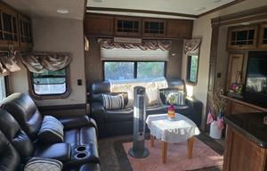 2013 Gateway 3200 RS RV rental photo 2