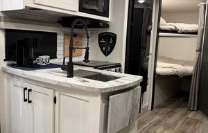 2025 Venture Stratus | Bunkhouse | Easy Set-up