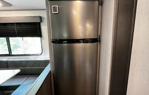 2022 Dutchmen Coleman Lantern - Sleeps 8