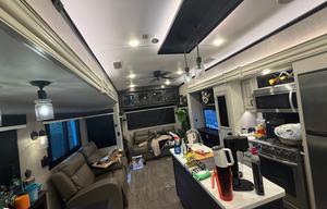 family size 2 bedroom Spacious Luxury Fifth Wheel