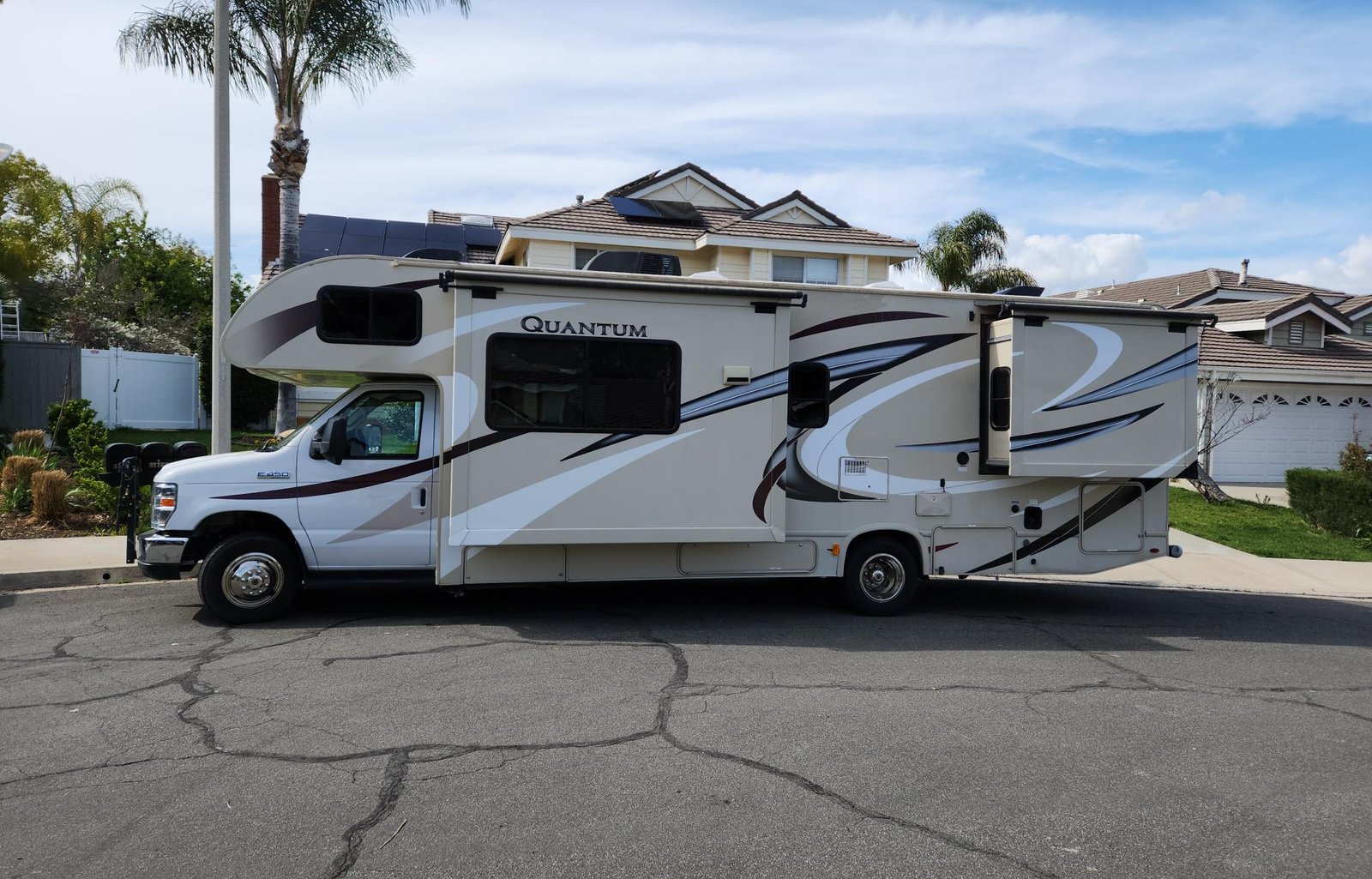 2017 Thor motor coach quantum series RQ29