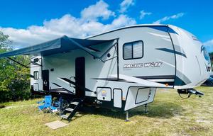 2022 Cherokee Arctic Wolf Fifth-wheel