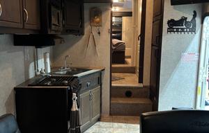 2010 Eclipse Attitude F33AKSG RV rental photo 9