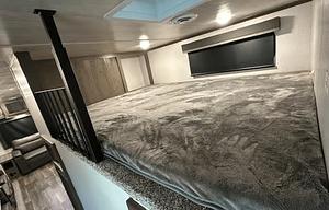 "Hill Country Cougar" Keystone Cougar 368MBI