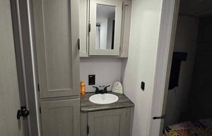 Brand New Viking, Spacious and Clean "The Beehive"