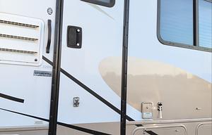 2011 Fleetwood RV Storm 32BH RV rental photo 5