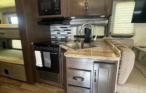 2018 Thor Motor Coach ACE 30.2 RV rental photo 9
