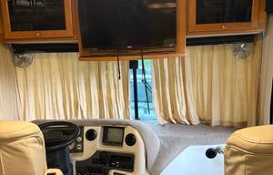 2004 Mandalay Luxury Division Mandalay Class A 43A
