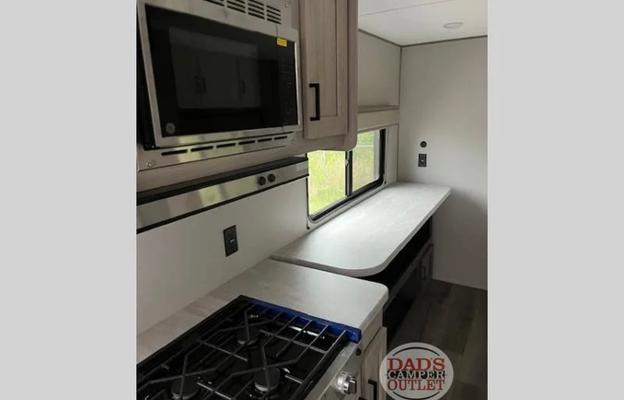 2025 Catalina Summit Series 8 221 epic RV rental photo 1