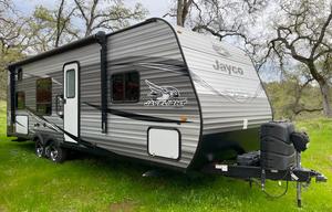 Spacious Clean New 29' Jayco RockyMountain Trailer
