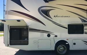 Thor Hurricane 29M | King Bed | Sleeps 6+
