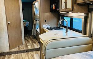 2022 Thor Four Winds 31E (with Bunkhouse)