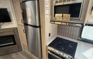 T5 2025 Catalina Legacy Sleeps 10-Premium-Auto LEV