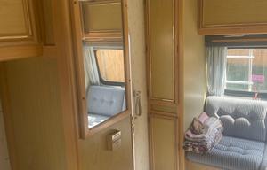 Retro 1989 Winnebago | Modern Upgrades, Sleeps 6