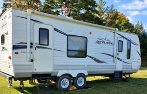 25' JAY FLIGHT SLEEPS 6 COMES FULLY STOCKED