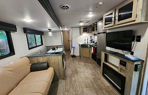 Adventurer - Spacious and Pet-Friendly Getaway
