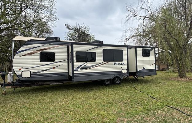 2020 Puma 28RBQS RV rental photo 1