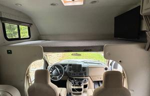 2025 Thor Motor Coach Four Winds 25V RV rental photo 18
