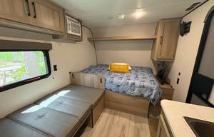 Clean & Cozy Coleman 17B Camper