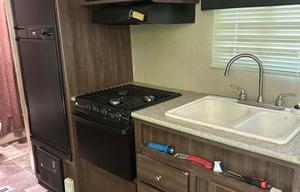 2016 Dutchmen RV Coleman Lantern LT Series 17BH RV rental photo 8