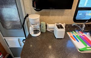 CHARLES - 2017 Winnebago Minnie Winnie 27Q