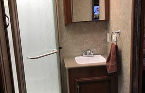 2014 Fleetwood RV Jamboree Sport 31M- LOW Miles