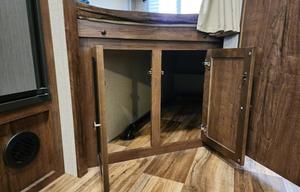 2017 Ultra Lite family bunkhouse-half ton towable!