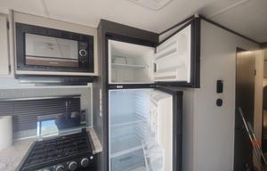 2025 Colorado 29BHC RV rental photo 11