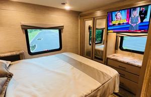 2022 Thor Four Winds 31E (with Bunkhouse)