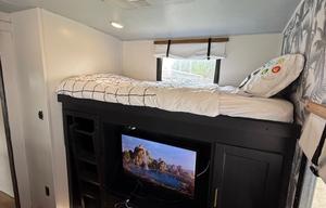 “Miami Vibe”, Family Friendly Resort on wheels!
