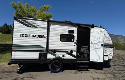 2025 Eddie Bauer 17BC-H RV rental photo 3