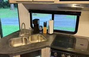 2021 Prowler 303BH RV rental photo 6