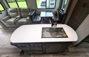 Outback | Large & Luxurious w/ Bunkhouse Sleeps 10