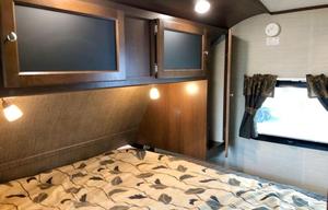 31' Travel Trailer Sleeps 10 Pet Friendly