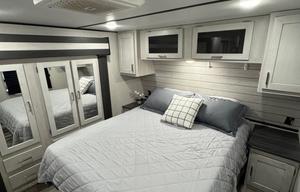 Pet-Friendly-Adventure Ready-22' Keystone Sprinter