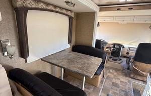 2014 Thor Motor Coach Miramar 34 1