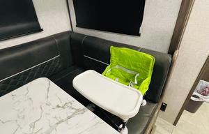 Kids Love The Hitch Hiker 2021 UltraLite-Sleeps 11