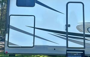 2022 Highland Ridge RV Roamer RF364BHS RV rental photo 5