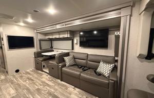 Epic Hurricane Escape Thor Motor Coach 34R Class A