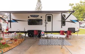 Fully STOCKED! Roomy Luxury Sleeps 8 Pet Friendly