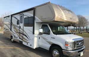 2014 Fleetwood RV Jamboree Sport 31M- LOW Miles