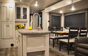 Cozy Keystone with Washer & Dryer (GWTX 1943)