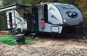 Sleeps Up to 10! Like New Inside & Out! (GWTX1816)
