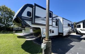 2025 Momentum M-Class 395MS RV rental photo 4