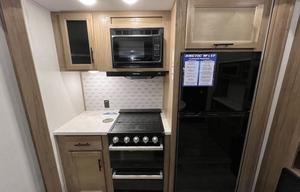 2023 Forest River RV Cherokee Arctic Wolf Suite 3910 RV rental photo 5