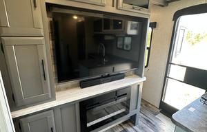 Crossroads Volante 34BH - Kid & Pet Friendly!
