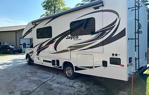 2022 Redhawk 24B RV rental photo 11