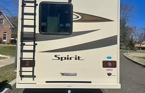 2021 Winnebago Spirit 26T couple & small family