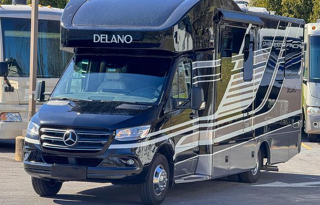 DELANO - Luxury Mini Coach for 2-4