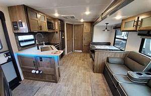Great kids camper! 2 Baths & Washer! Sleeps 9+